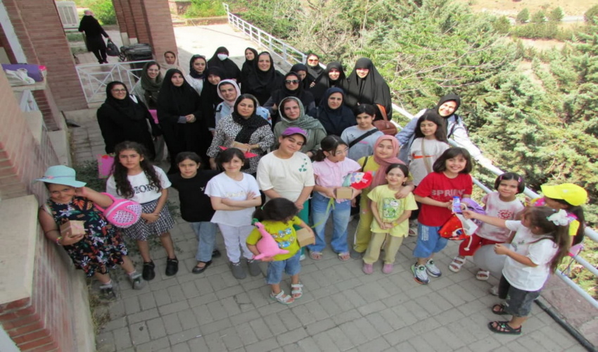 آذین بندی، نصب بنر تبریک و استقرار ایستگاه صلواتی ( پخش شیرینی ) در اداره کل منابع طبیعی و آبخیزداری استان گیلان، به مناسبت ایام ا... دهه مبارک فجر