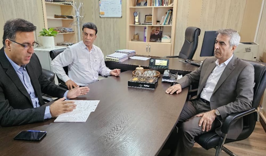 کشف چوب جنگلی غیرمجاز  2 تن چوب جنگلی بدون مجوز در شهر رستم آباد کشف شد.
