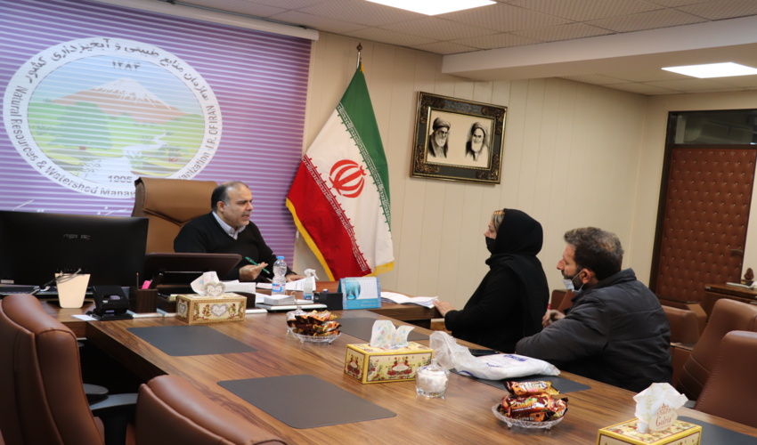 دیدار چهره به چهره  مدیر کل منابع طبیعی و آبخیزداری استان گیلان با مراجعه کنندگان