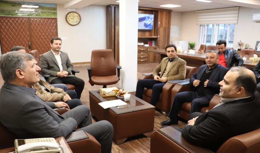 دیدار چهره به چهره مدیر کل منابع طبیعی و آبخیزداری استان گیلان با مراجعه کنندگان