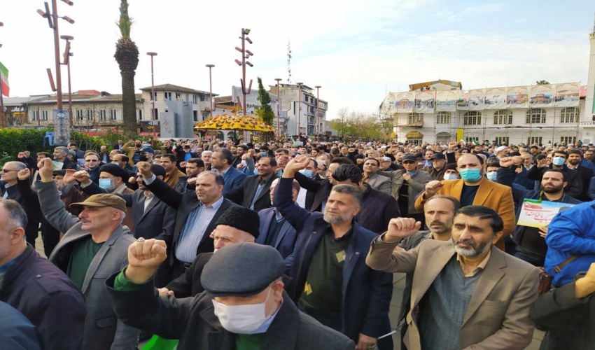 حضور مدیرکل وهمکاران اداره کل منابع طبیعی وآبخیزداری استان گیلان در راهپیمایی حماسه 8دی ماه در میدان ذهاب(شهرداری رشت)