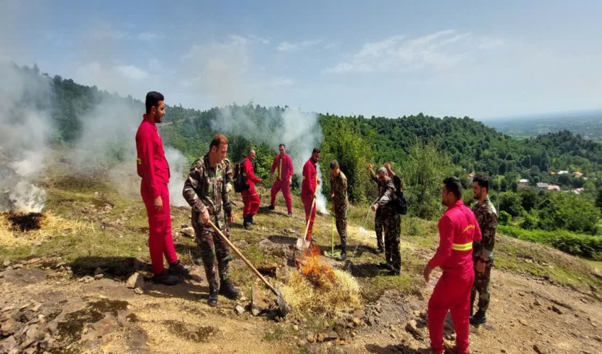 گزارش تصویری / مانور اطفای حریق با حضور  نیروهای یگان حفاظت اداره منابع طبیعی و آبخیزداری شهرستان فومن  در جنگل های سیاهکوه ماکلوان