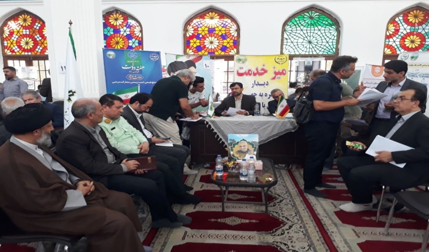 بر پایی میز خدمت جهادی به مناسبت گرامیداشت هفته دولت 